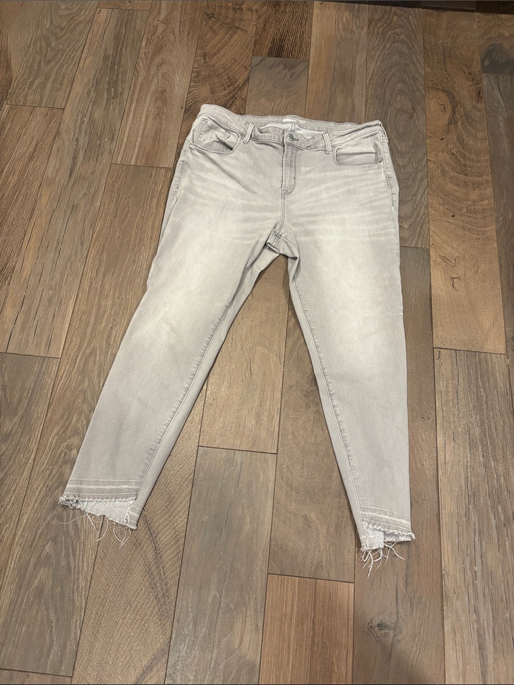 Old Navy Light Gray Raw Hem Ankle Jeans